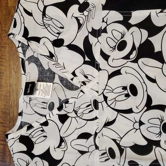 Womens Disney Minnie Mouse print scrub top size M - Picture 2 of 5